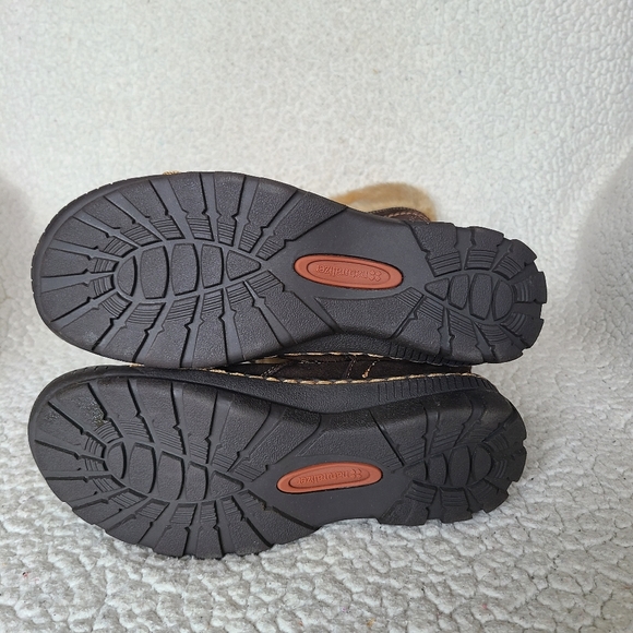 Naturalizer - Devan - suede and faux fur boots - Picture 9 of 11